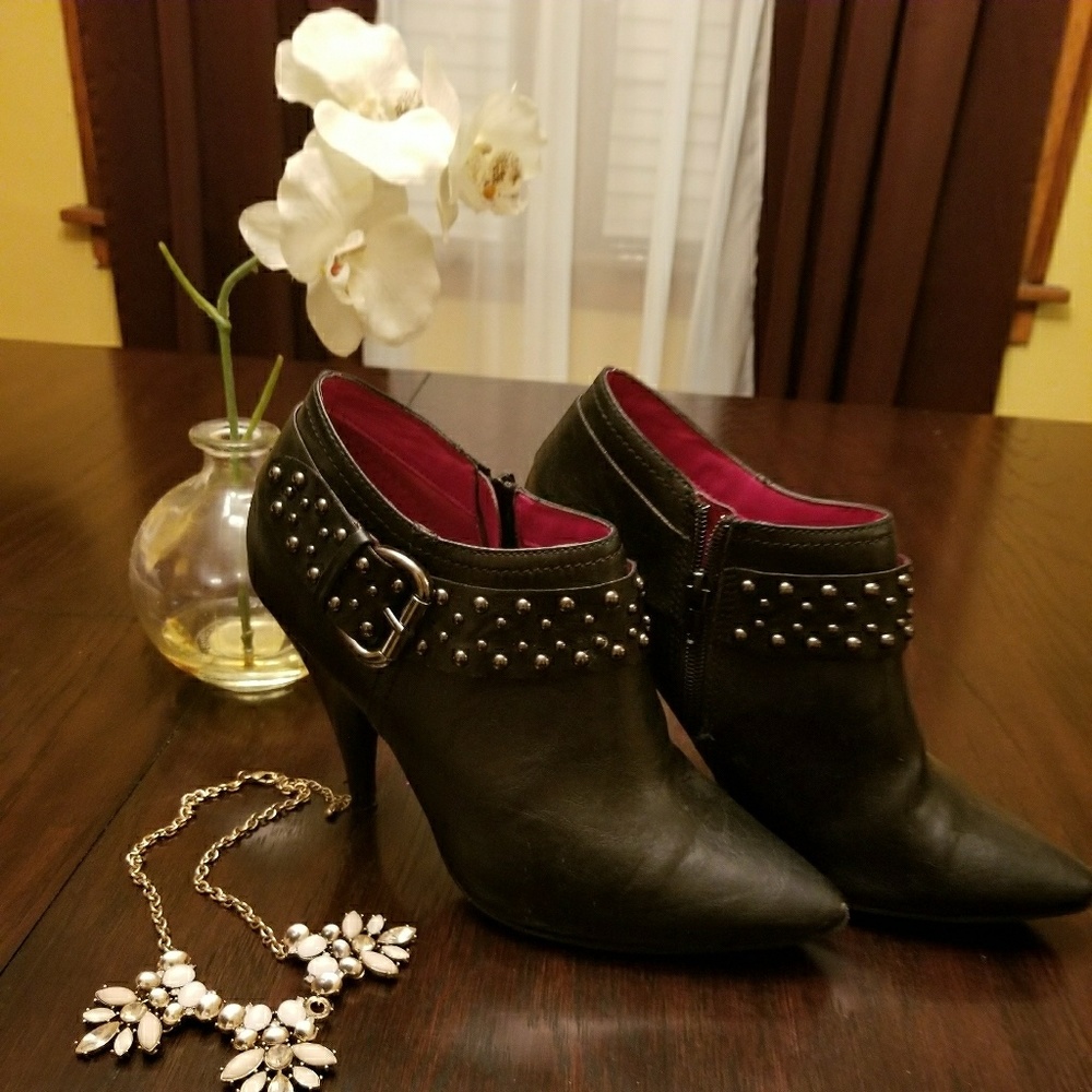 Black heel booties